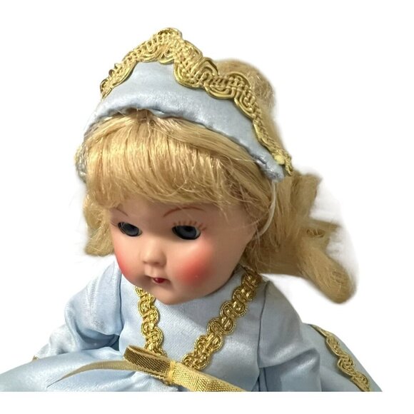 Ginny Vogue Doll At Rockefeller Center Doll 8"  2005 #5EX84 Limited Edition - Picture 3 of 9